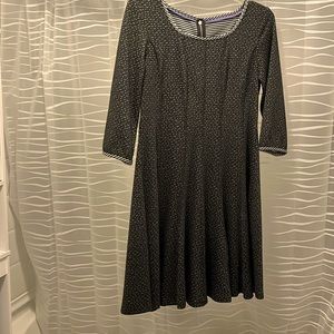 Women’s dress size L,